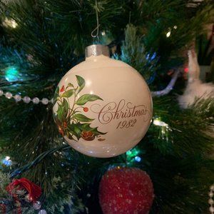 431. Hallmark 1982 Christmas Ornament